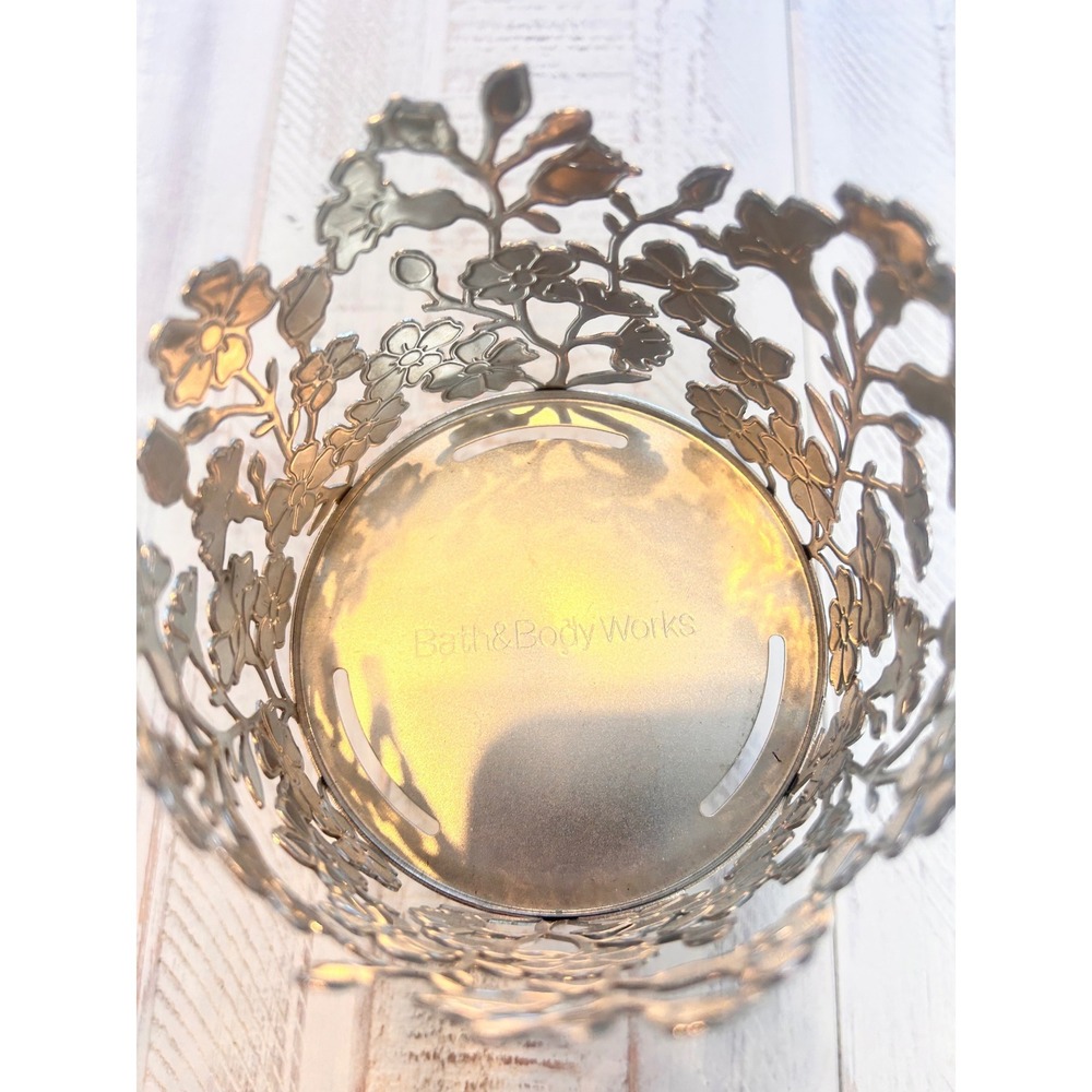 Bath & Body Works White Daisy Floral Pedestal 3-Wick Candle Holder Silver Tone - Picture 2 of 6